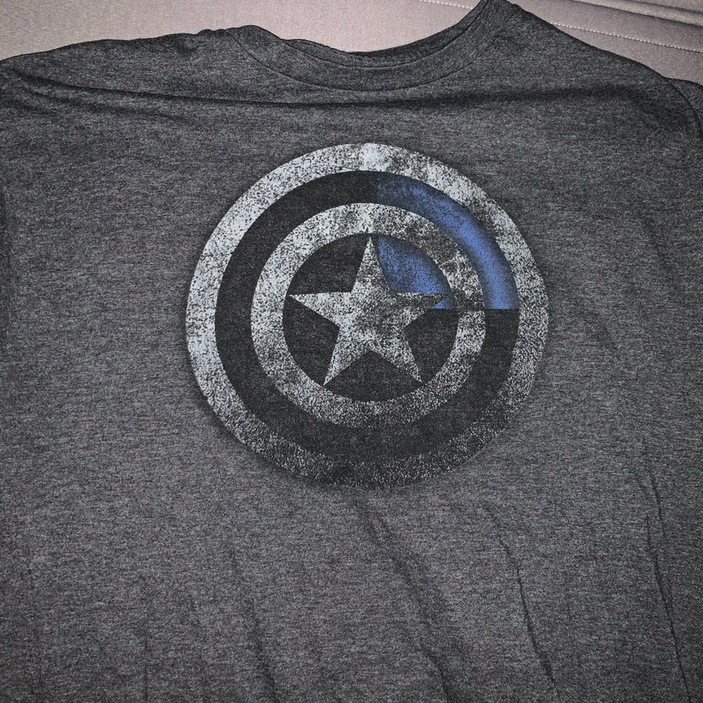 🔥 Marvel Captain America blue shield shirt large